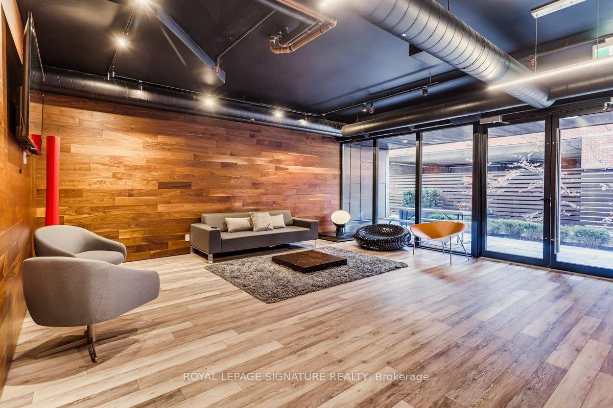 383 Sorauren Ave, #604