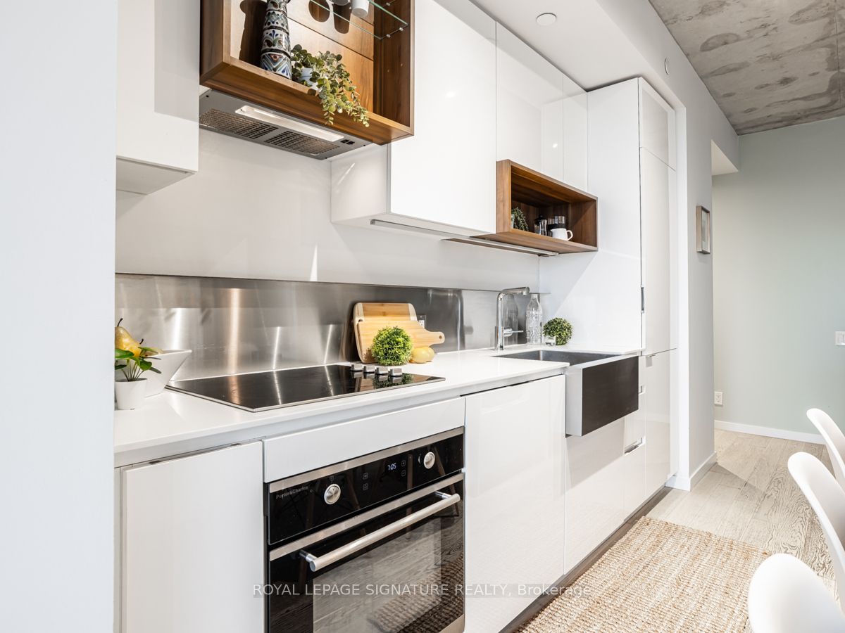 383 Sorauren Ave, #604