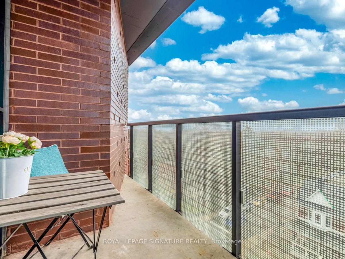 383 Sorauren Ave, #604
