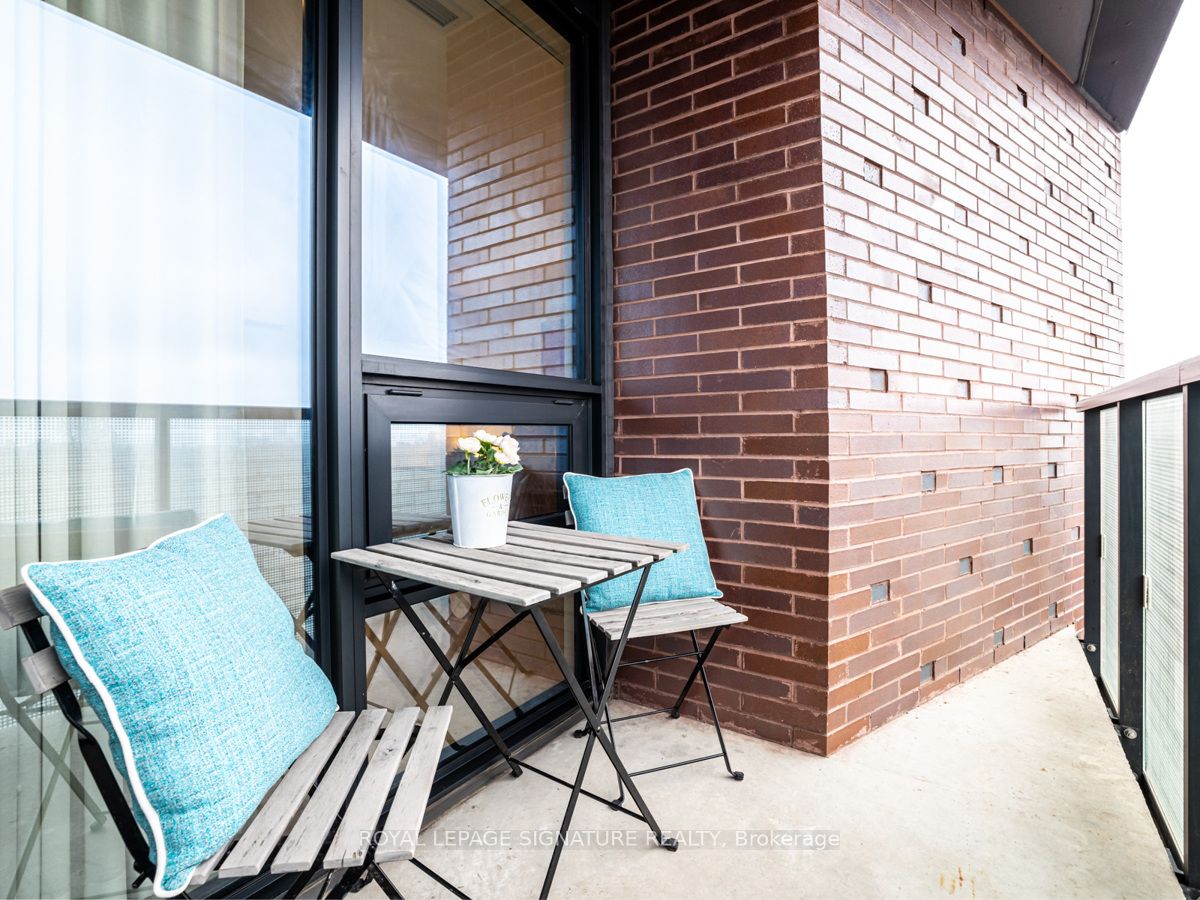 383 Sorauren Ave, #604