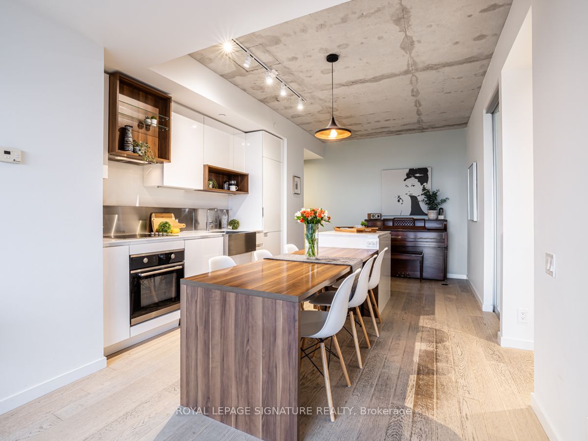 383 Sorauren Ave, #604