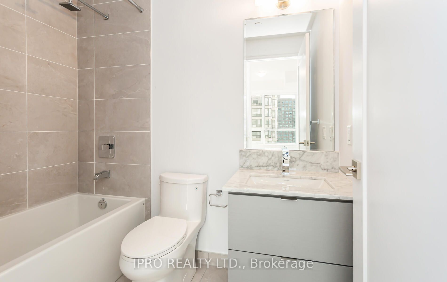36 Elm Dr W, #1610