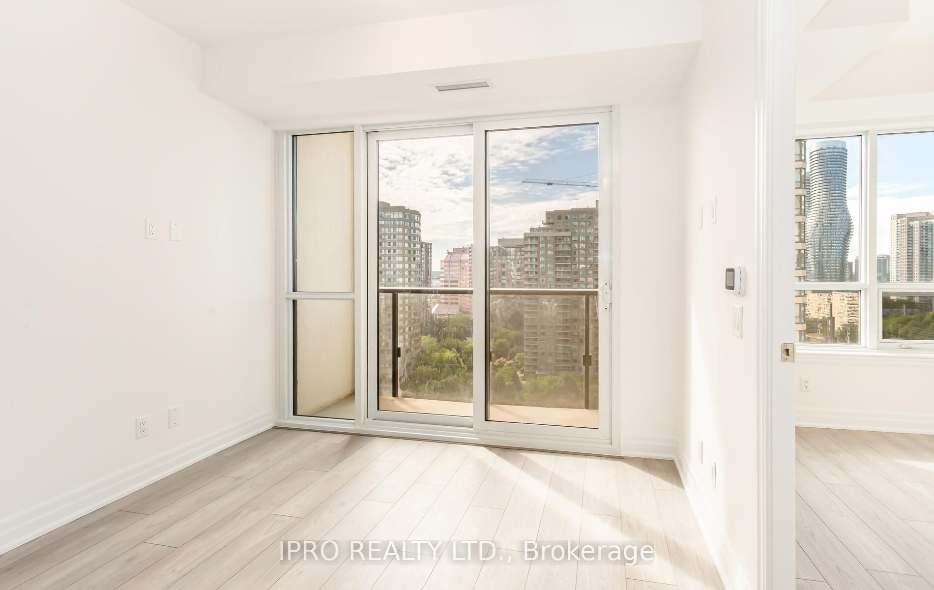 36 Elm Dr W, #1610