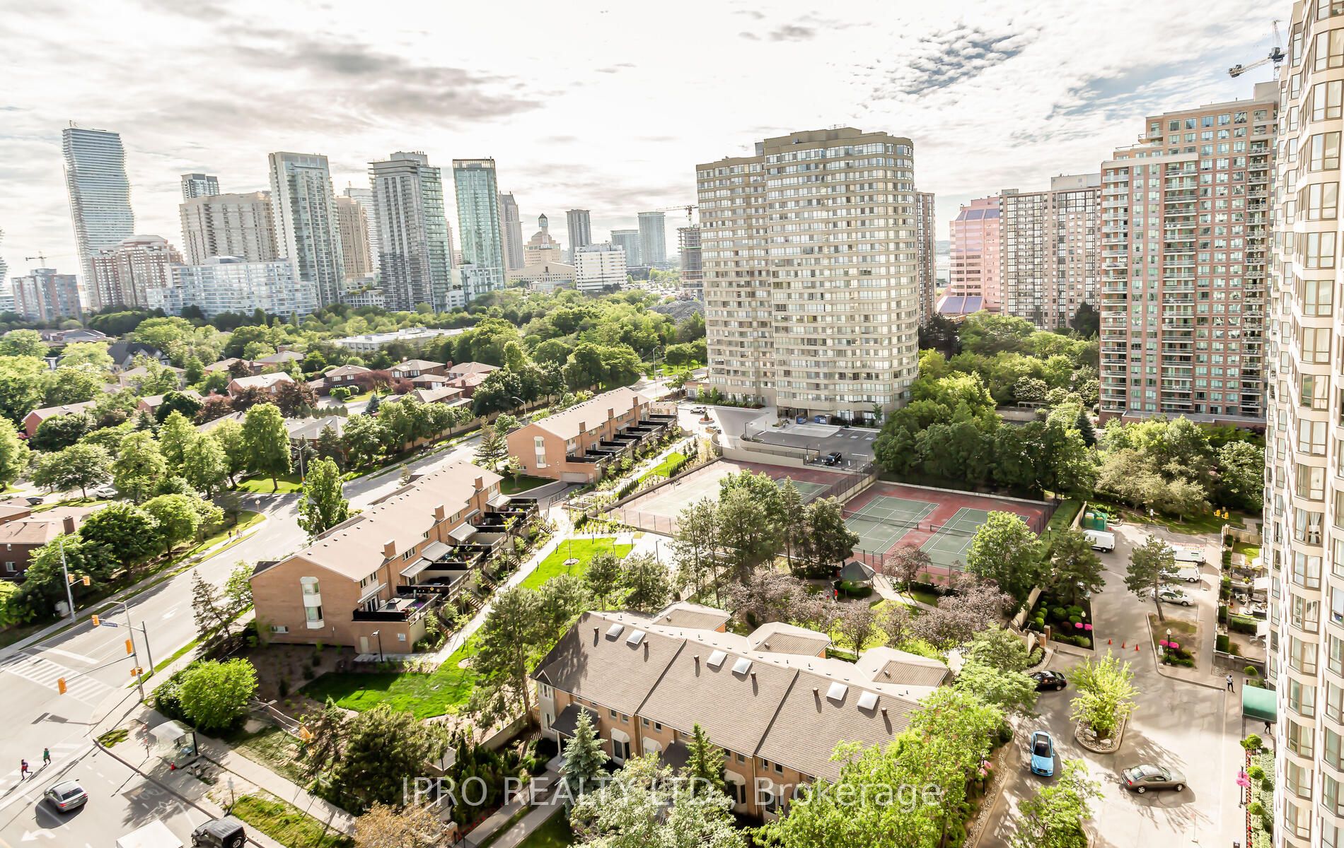 36 Elm Dr W, #1610