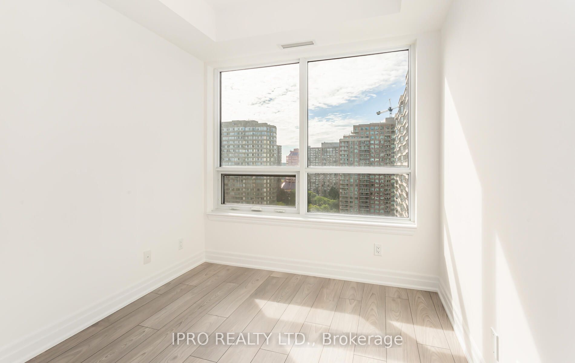 36 Elm Dr W, #1610