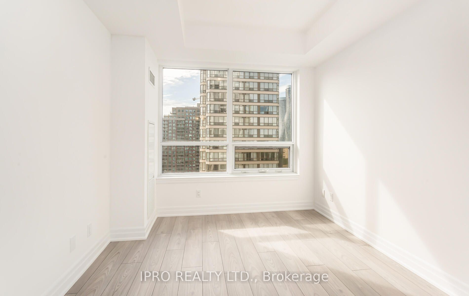 36 Elm Dr W, #1610