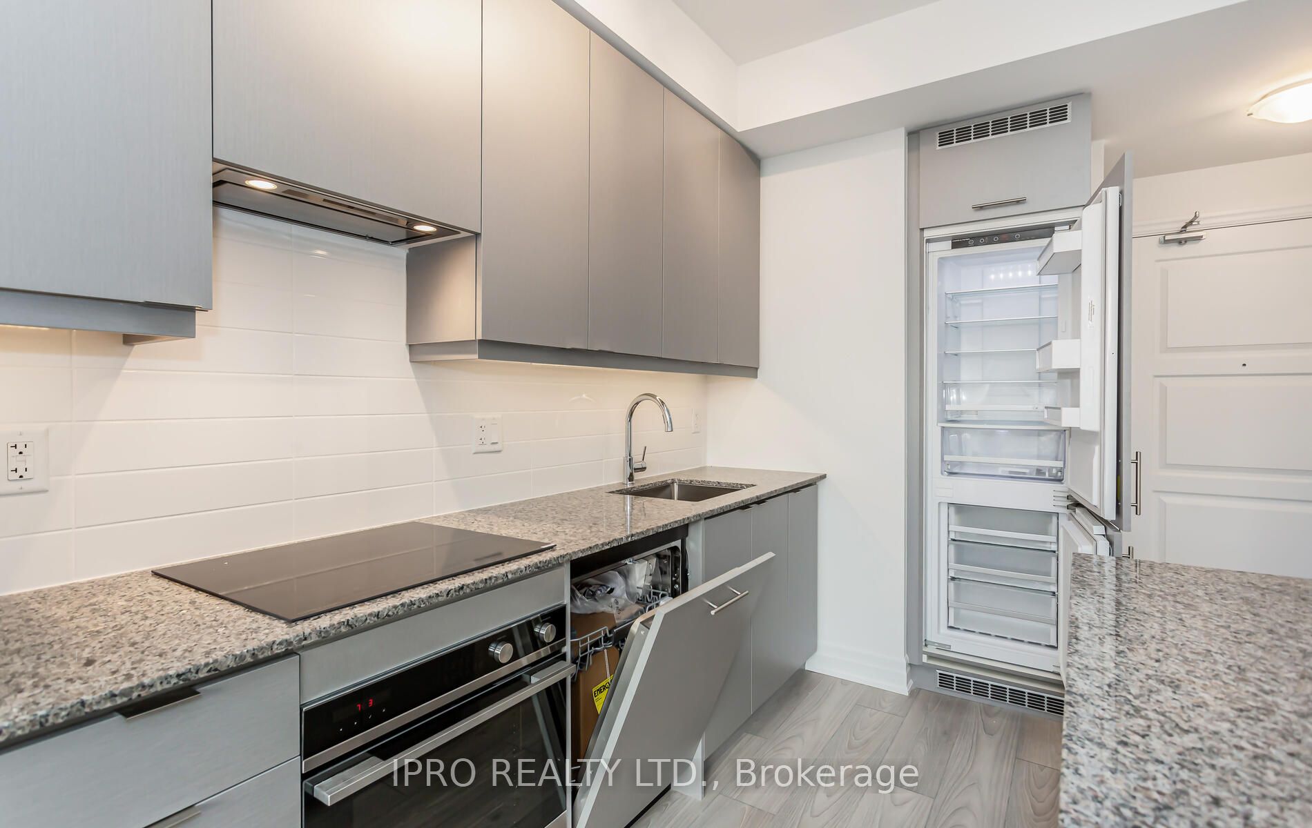 36 Elm Dr W, #1610