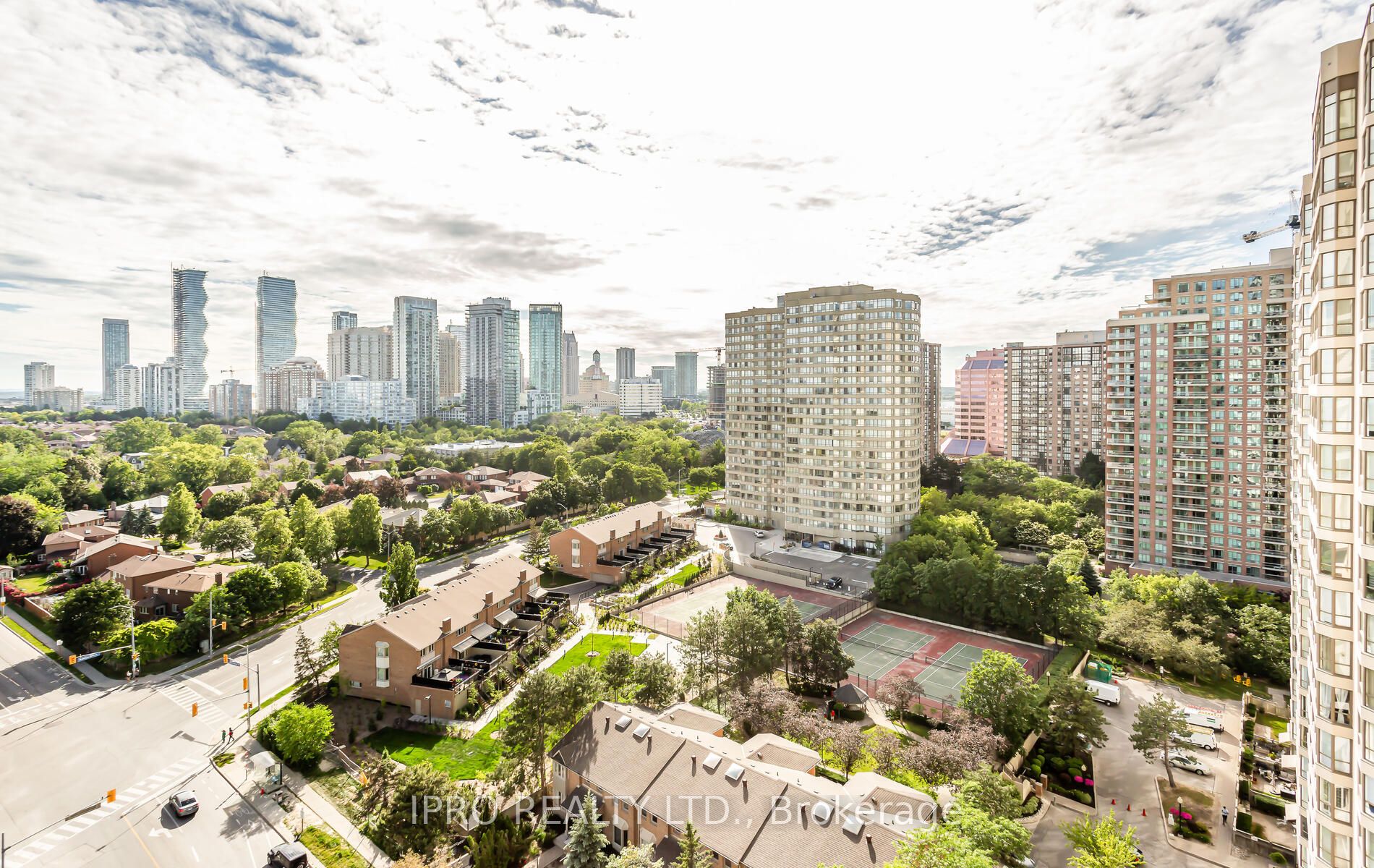 36 Elm Dr W, #1610