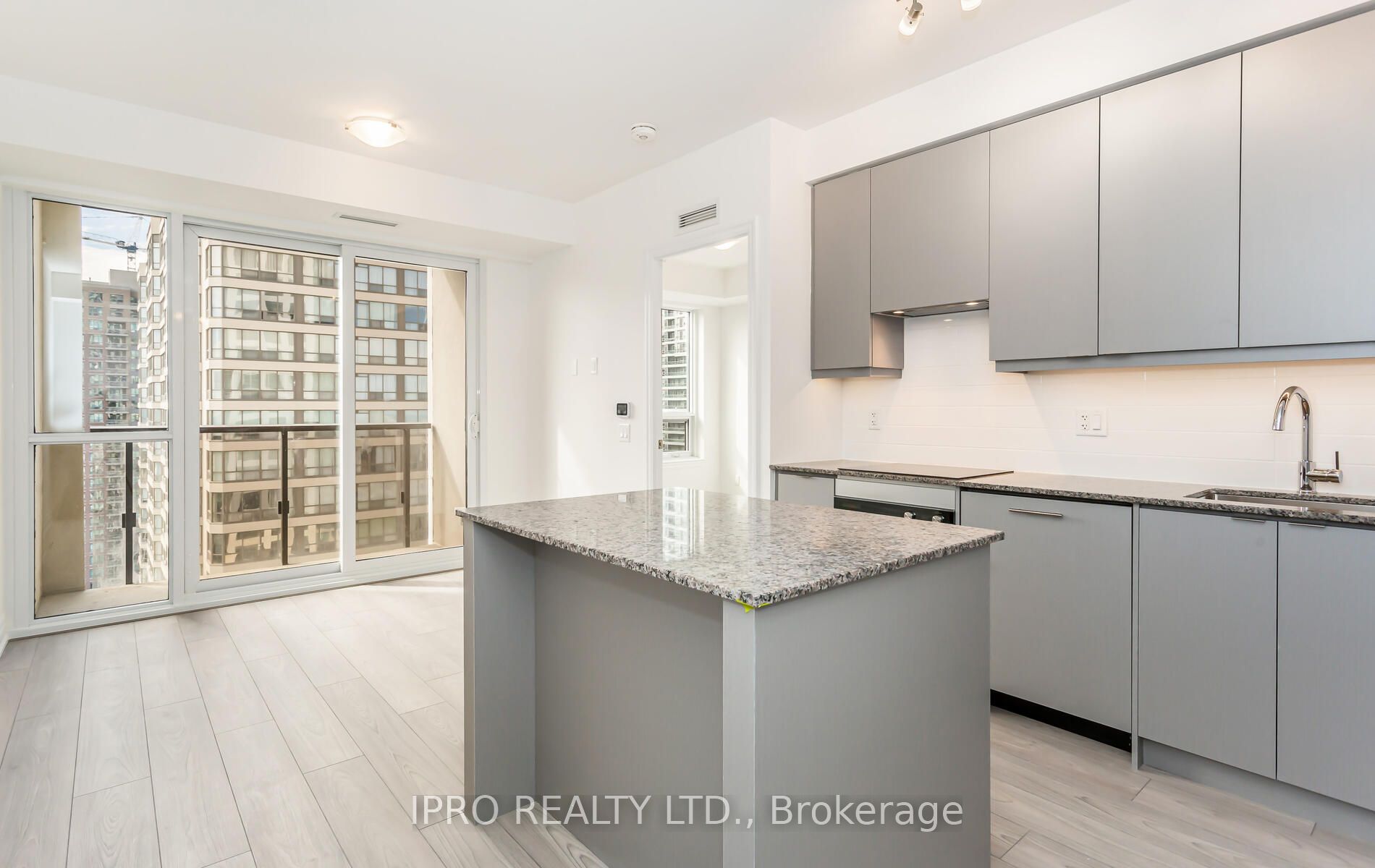 36 Elm Dr W, #1610