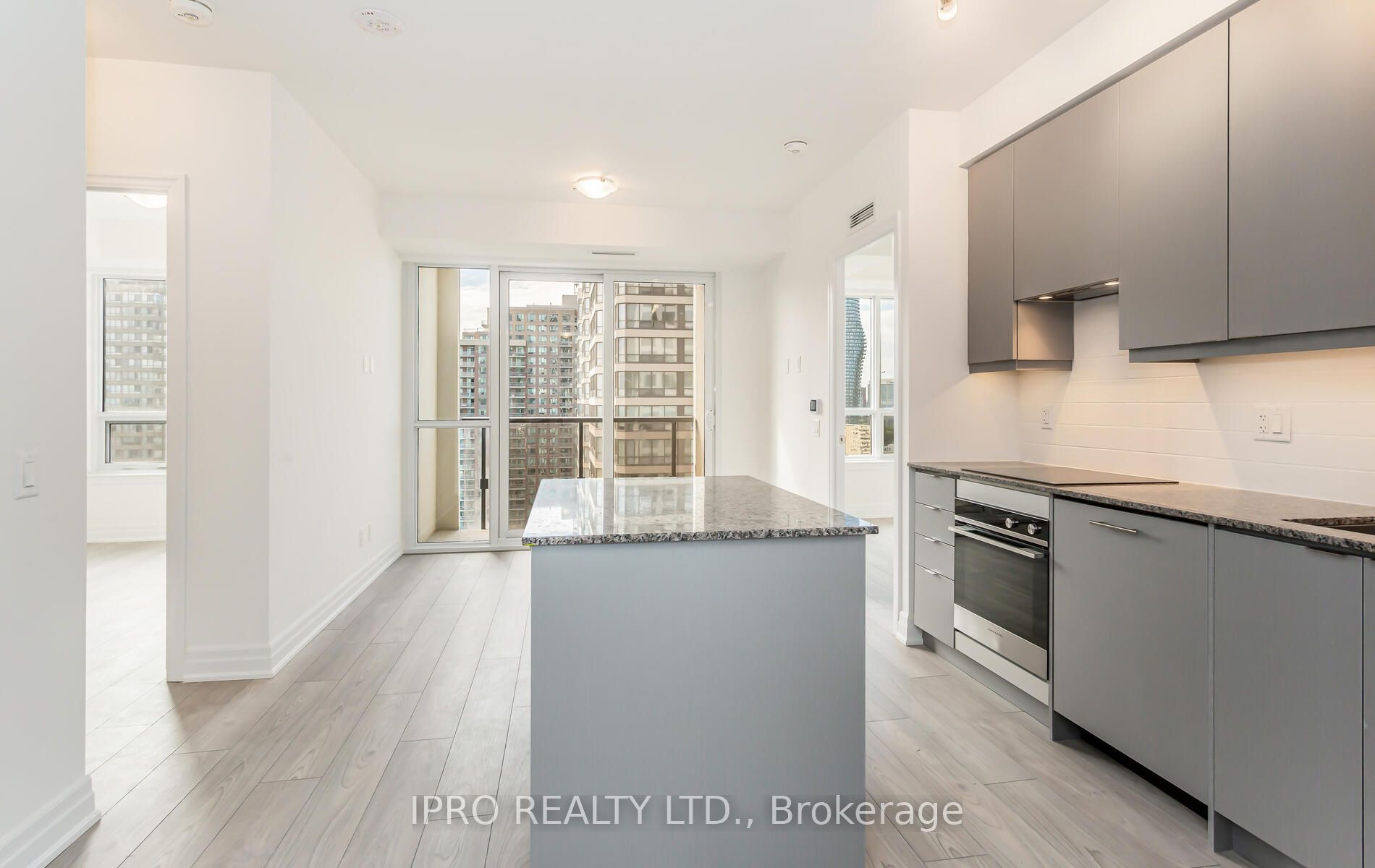 36 Elm Dr W, #1610