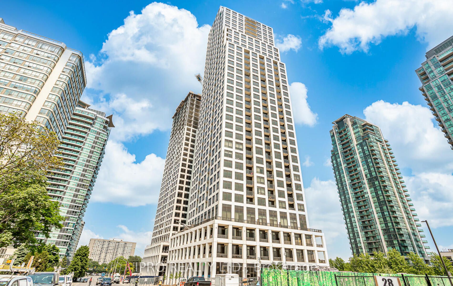 36 Elm Dr W, #1610