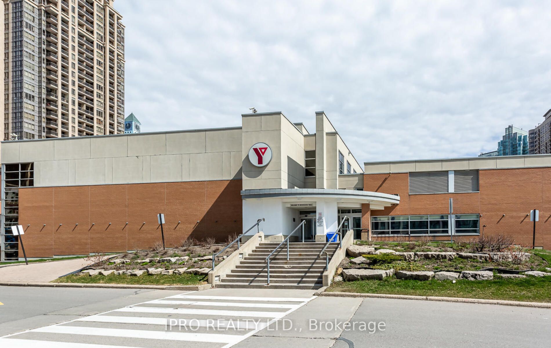 36 Elm Dr W, #1610