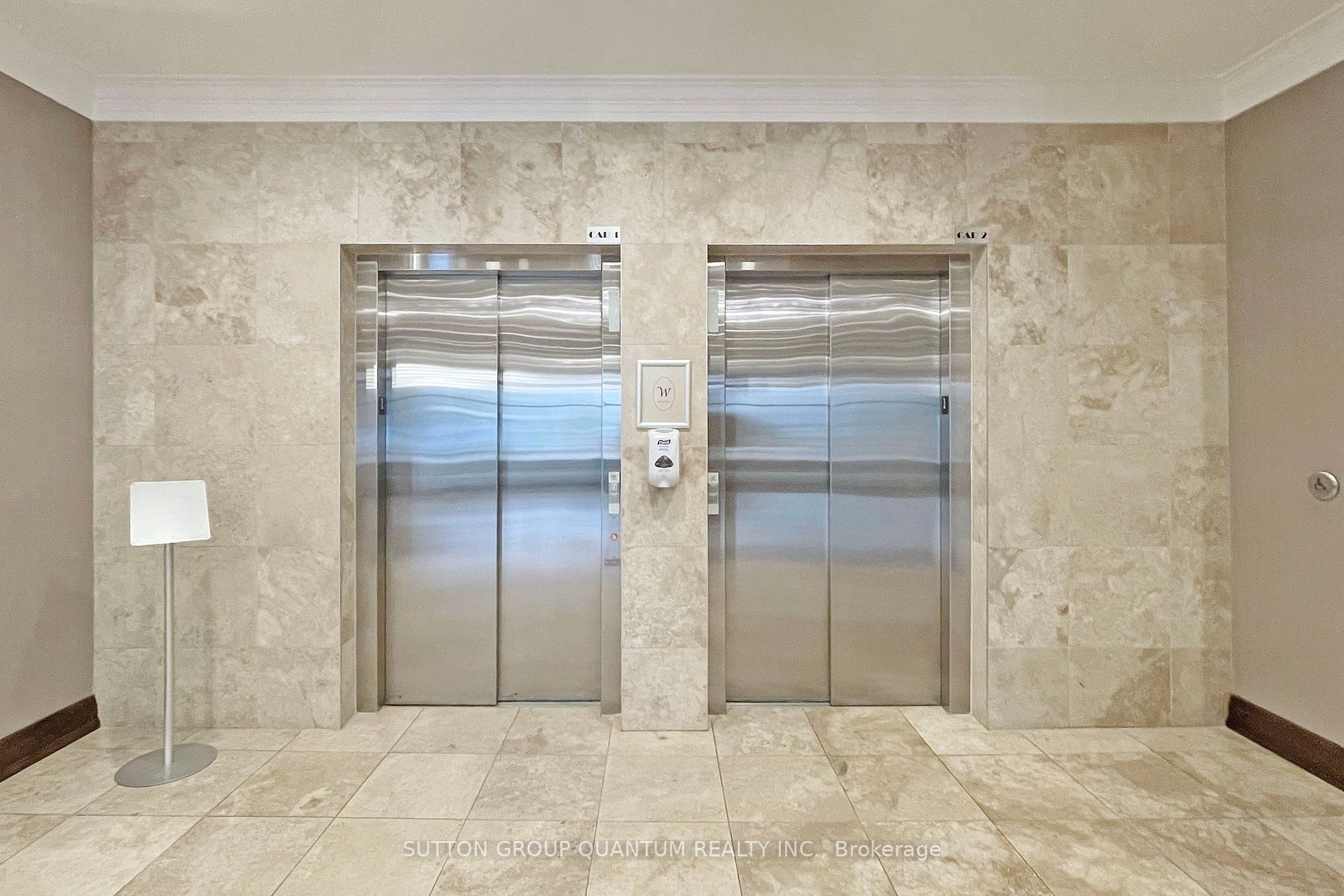 205 Lakeshore Rd W, #304