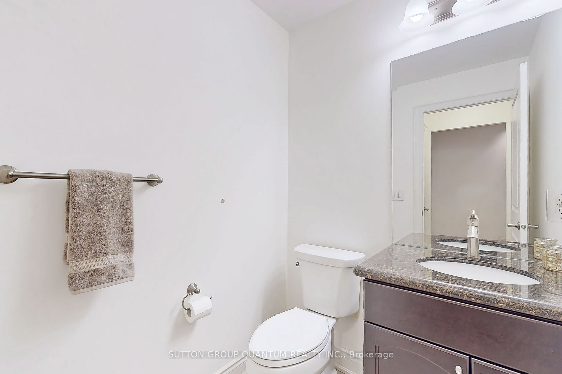 205 Lakeshore Rd W, #304