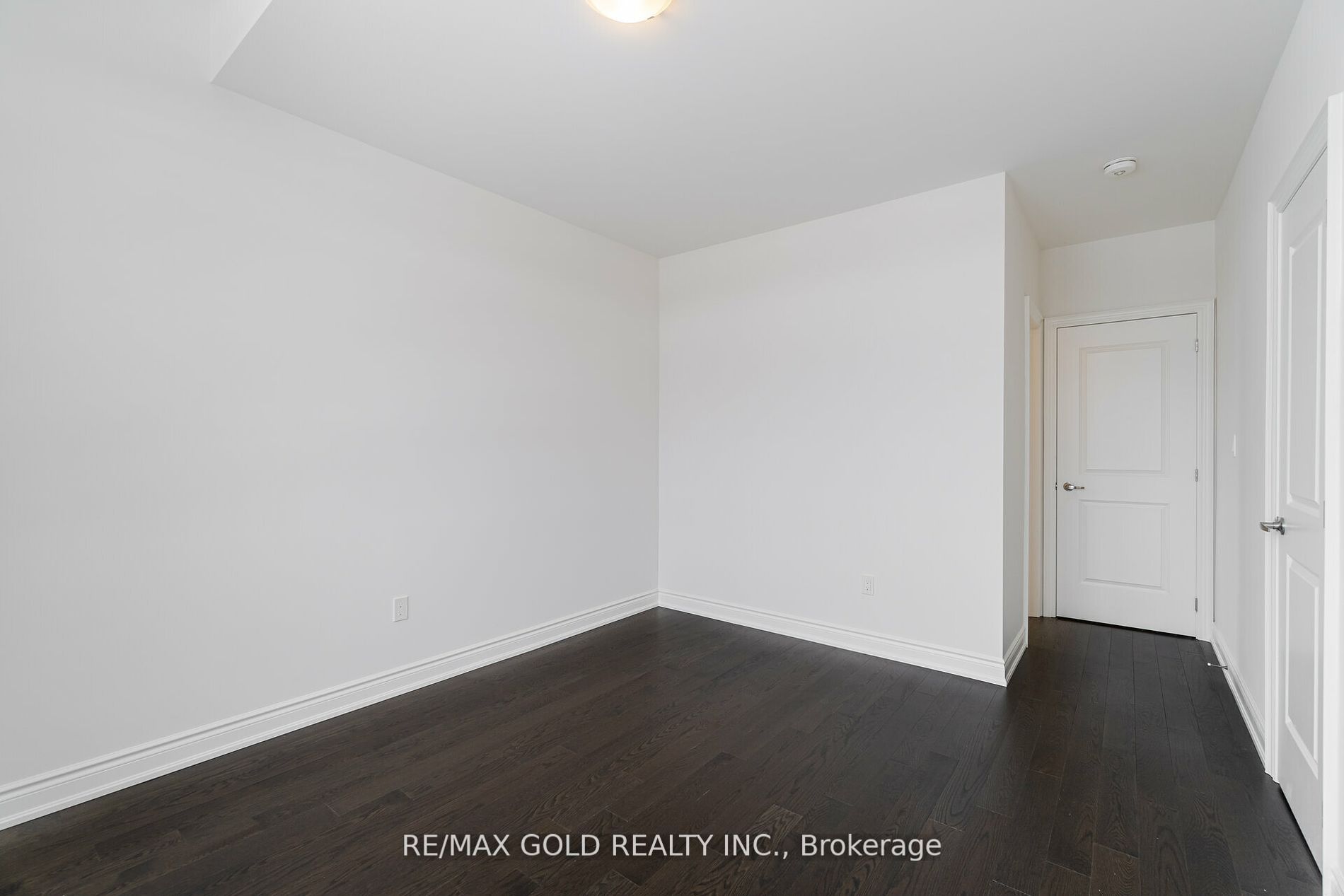 107 Walker Rd W