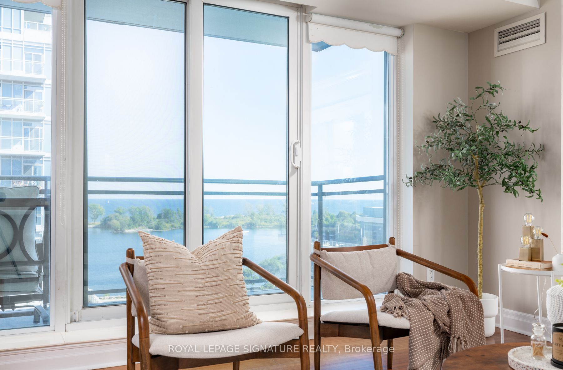 2121 Lake Shore Boulevard W, #1012