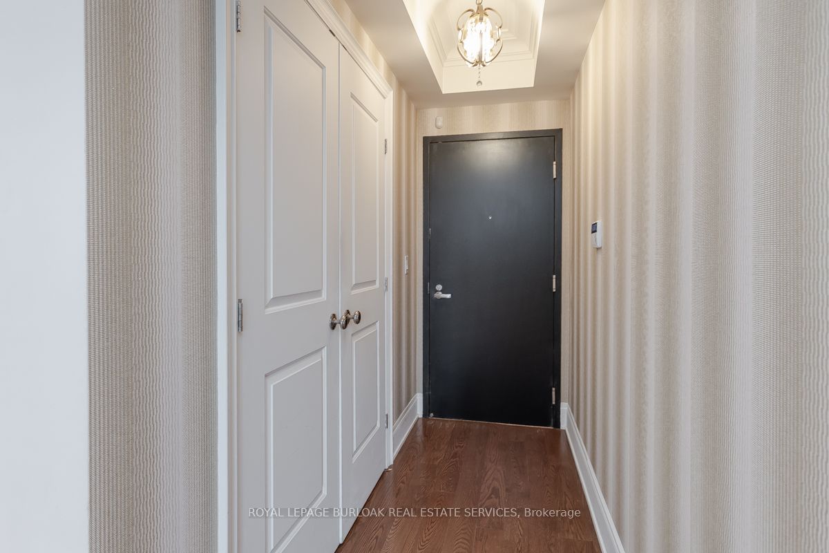 3500 Lakeshore Road W #711