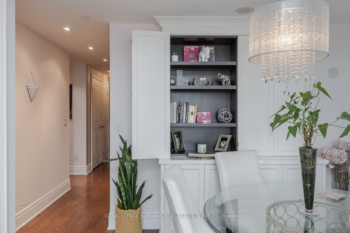3500 Lakeshore Road W #711