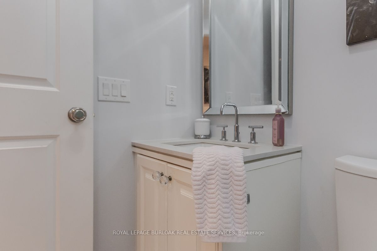 3500 Lakeshore Road W #711
