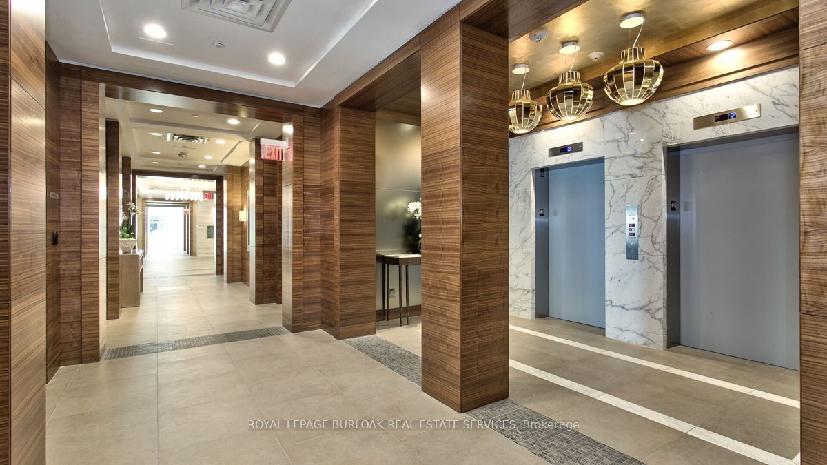 3500 Lakeshore Road W #711
