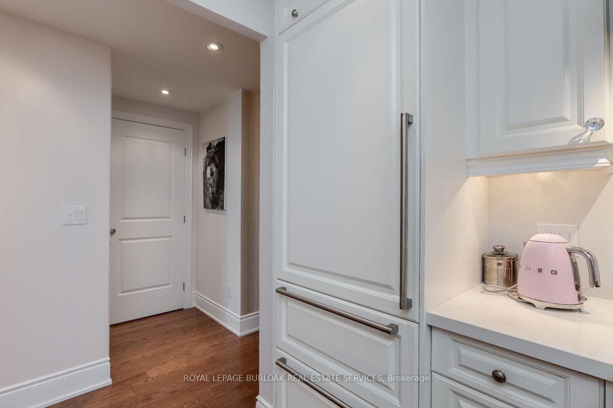 3500 Lakeshore Road W #711