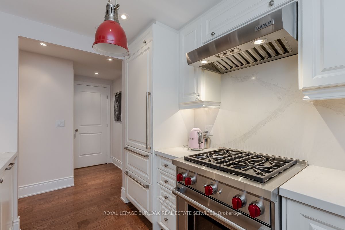 3500 Lakeshore Road W #711