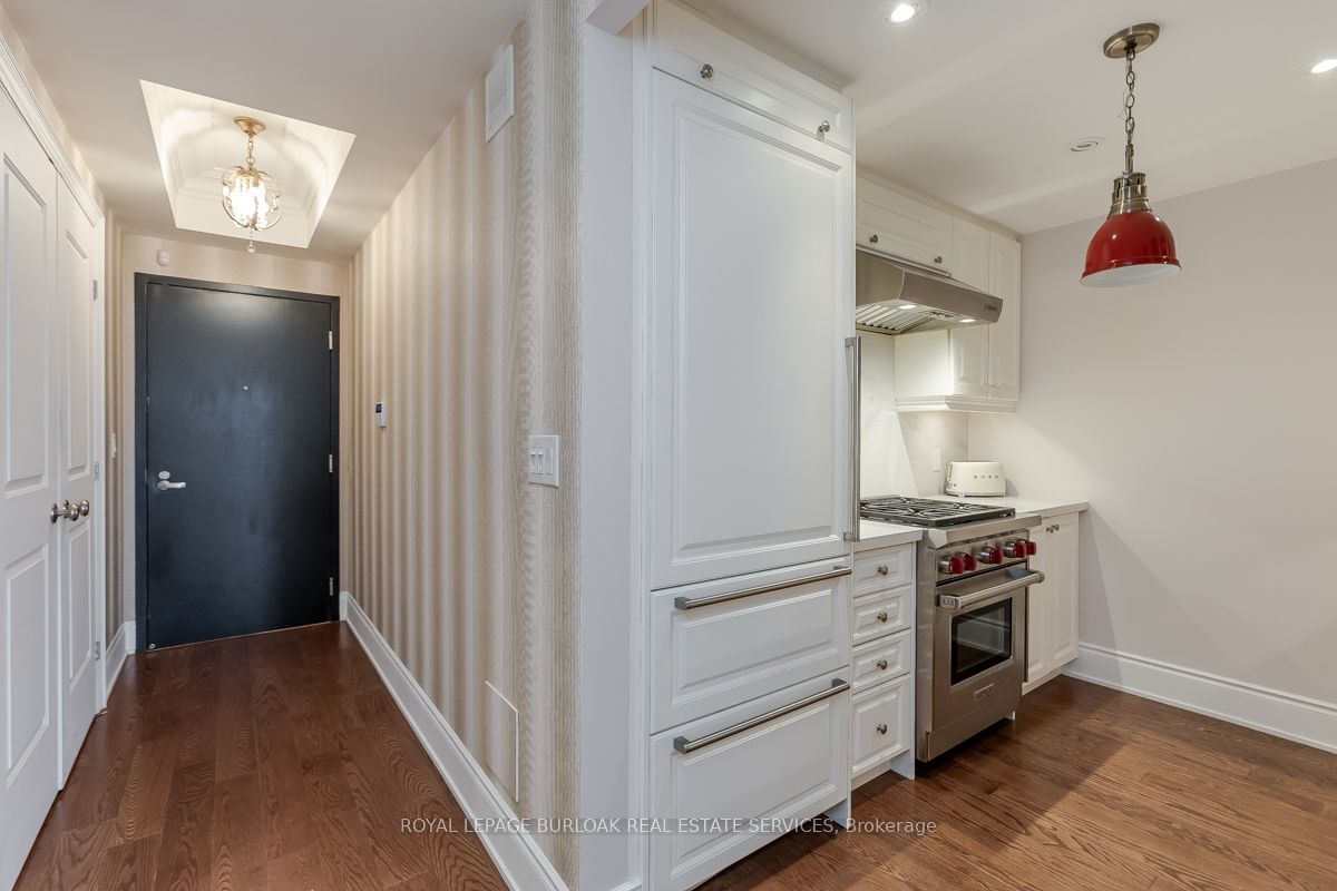 3500 Lakeshore Road W #711