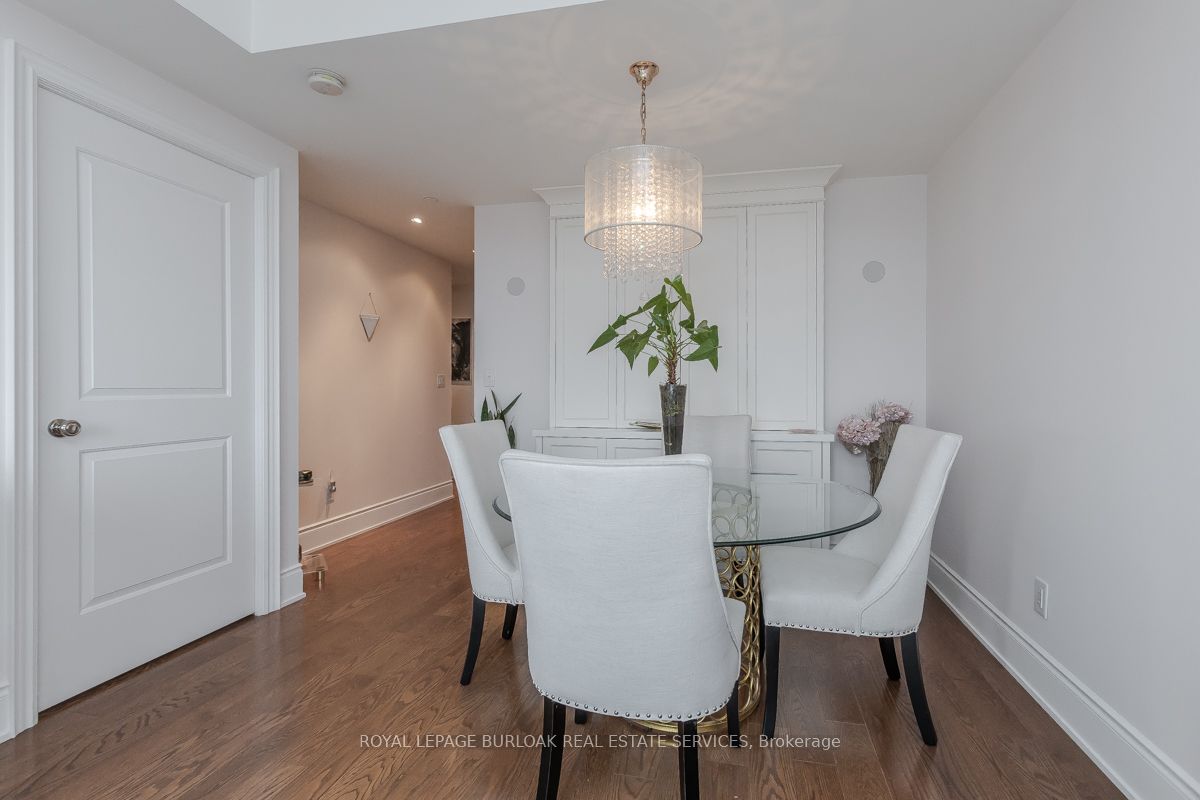3500 Lakeshore Road W #711