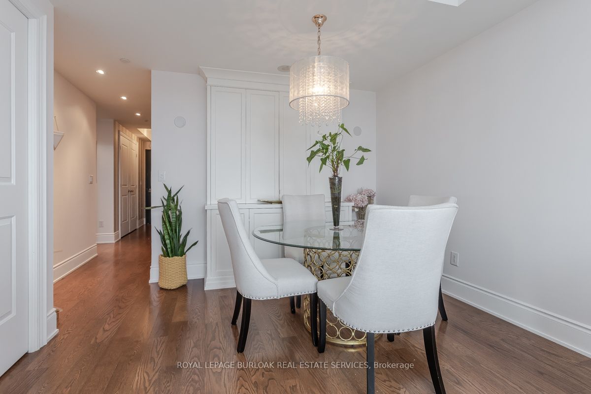 3500 Lakeshore Road W #711