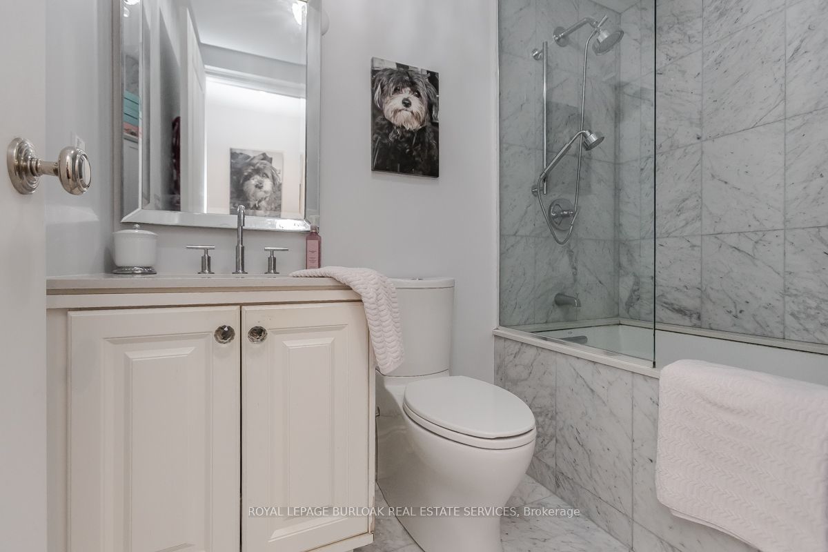 3500 Lakeshore Road W #711