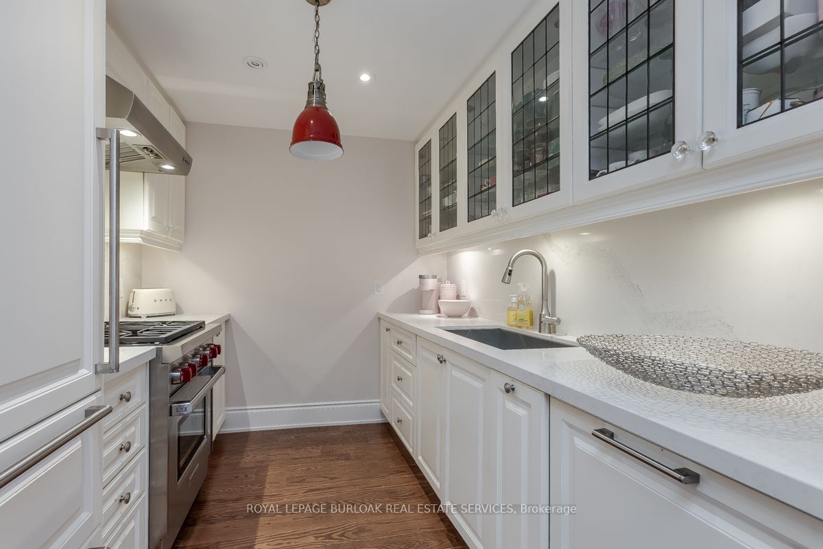 3500 Lakeshore Road W #711