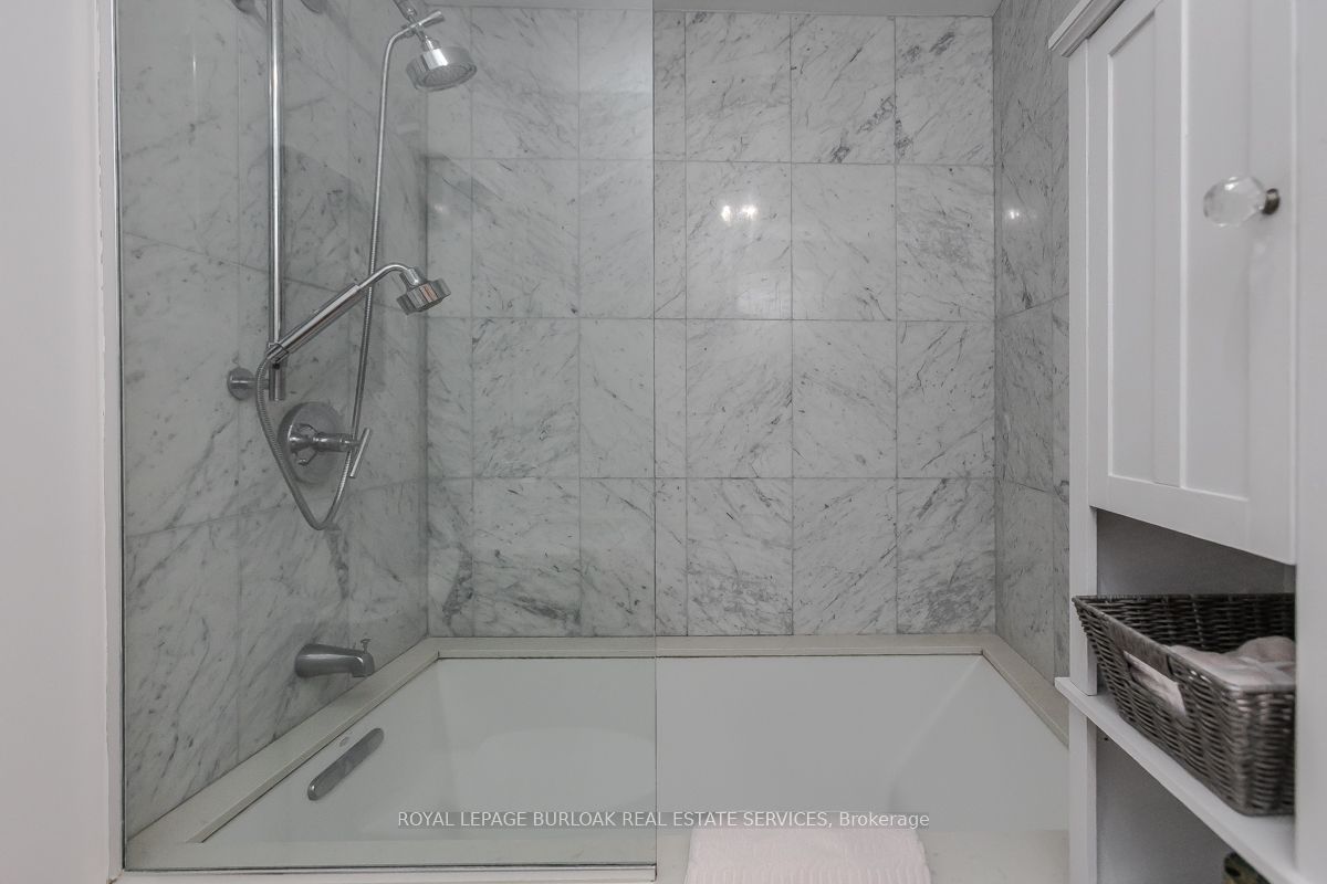 3500 Lakeshore Road W #711