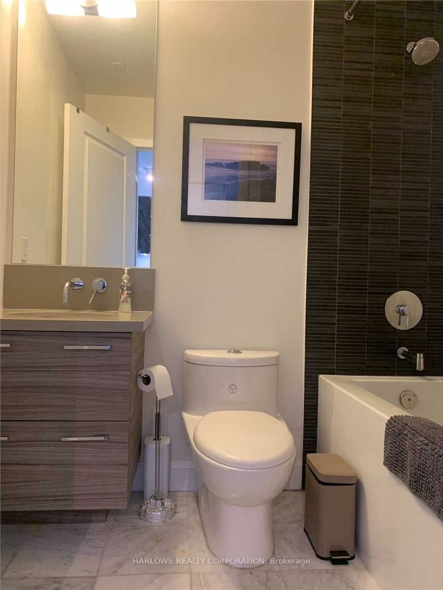 33 Shore Breeze Dr, #2006