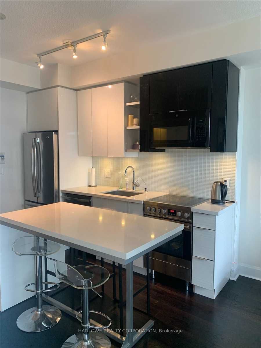 33 Shore Breeze Dr, #2006