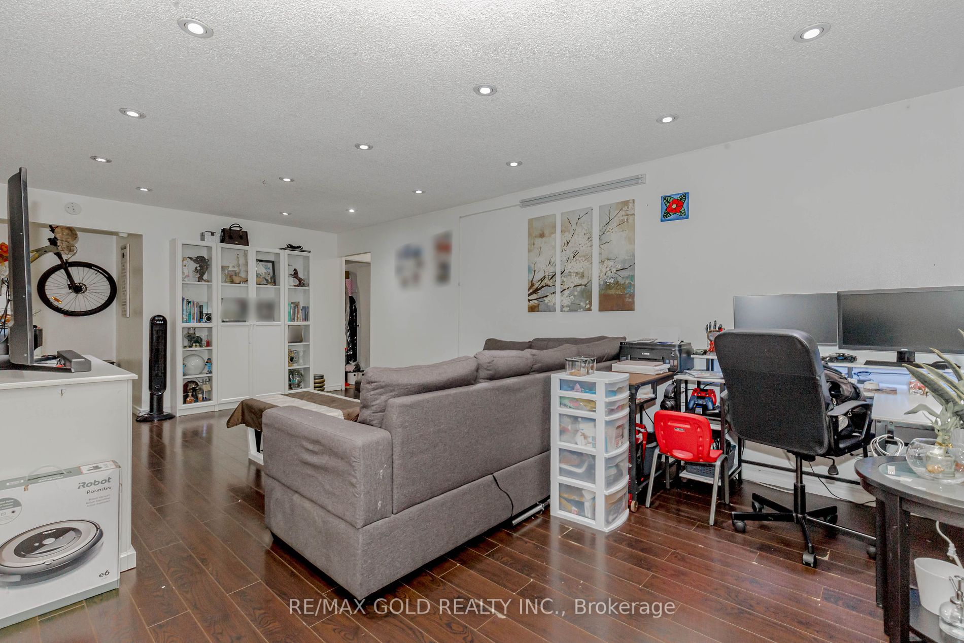 49 Silverstone Dr, #103
