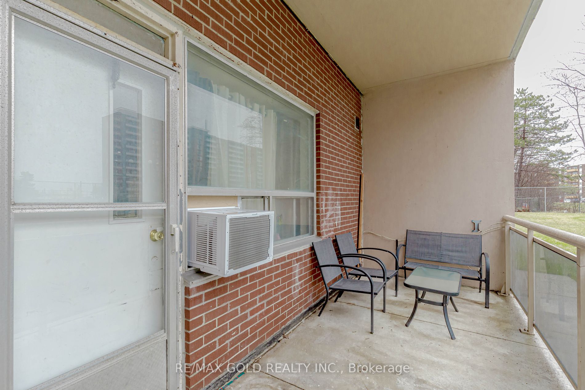 49 Silverstone Dr, #103