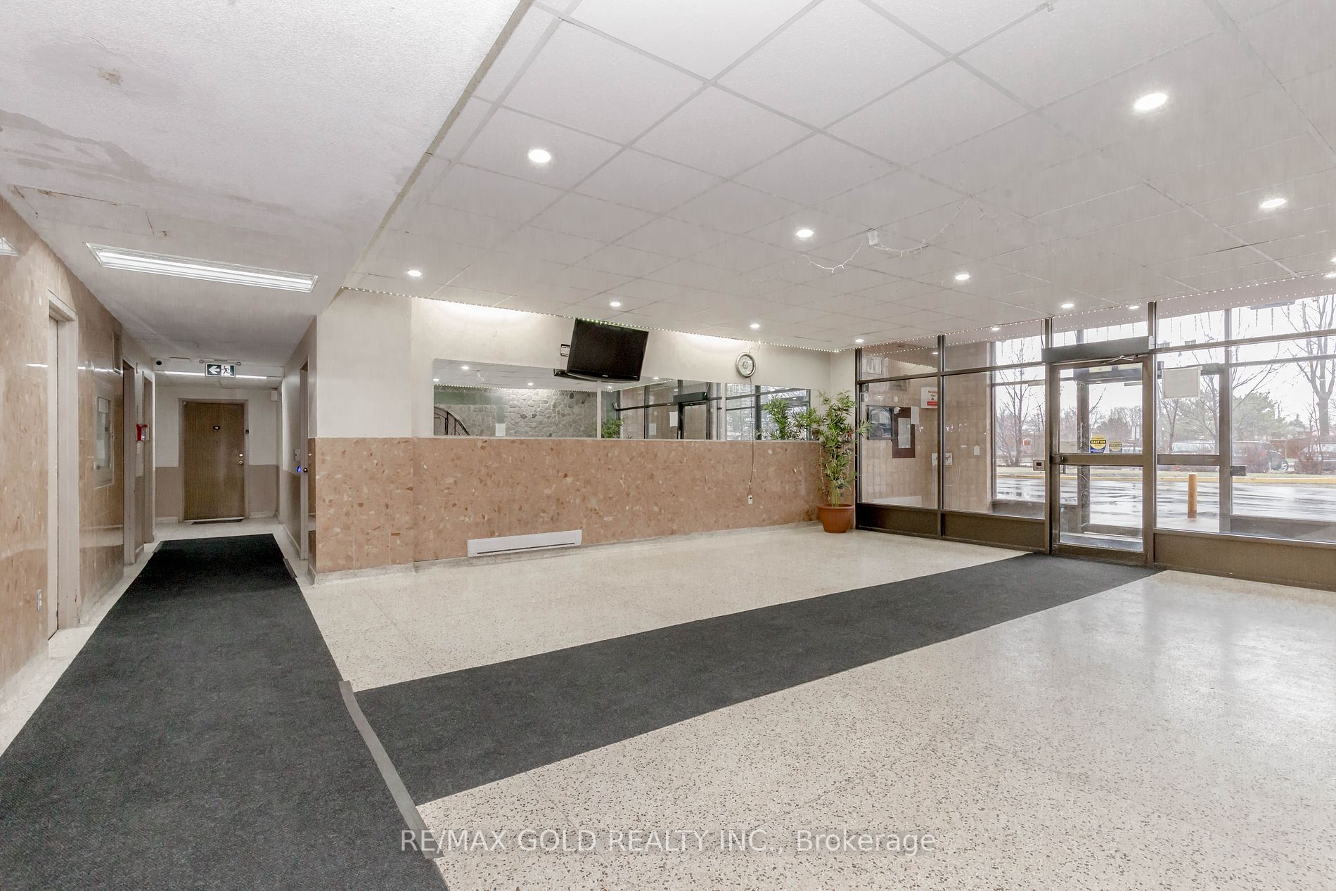 49 Silverstone Dr, #103