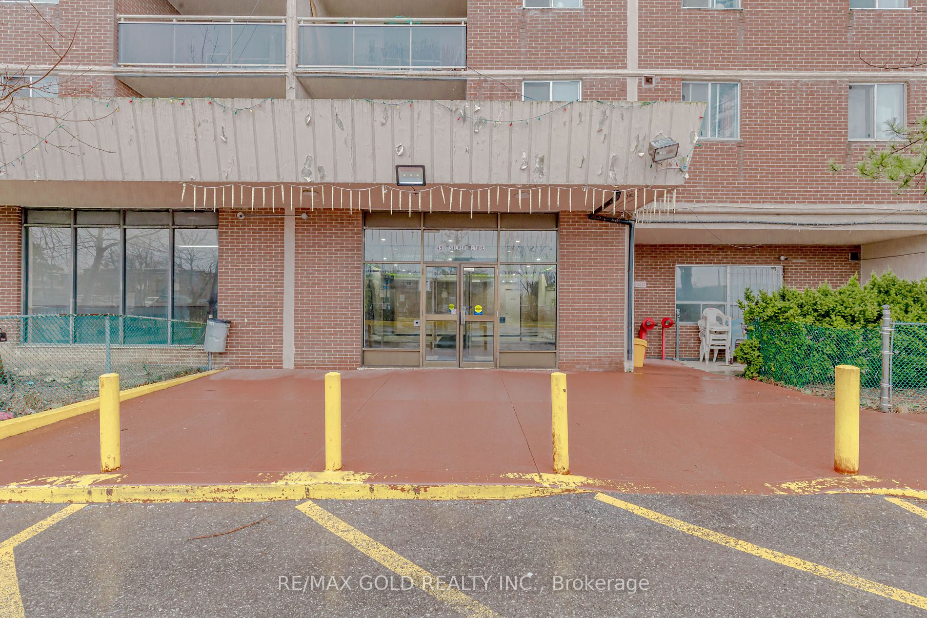 49 Silverstone Dr, #103