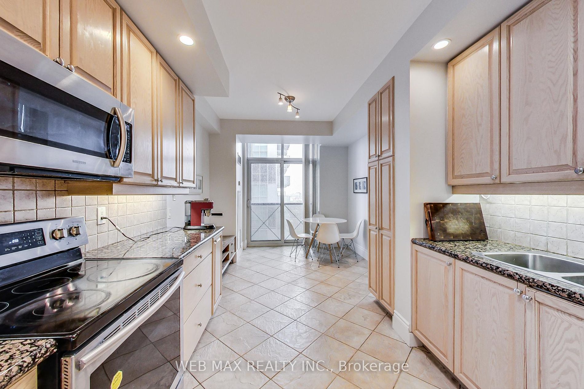 5233 Dundas St W, #2318