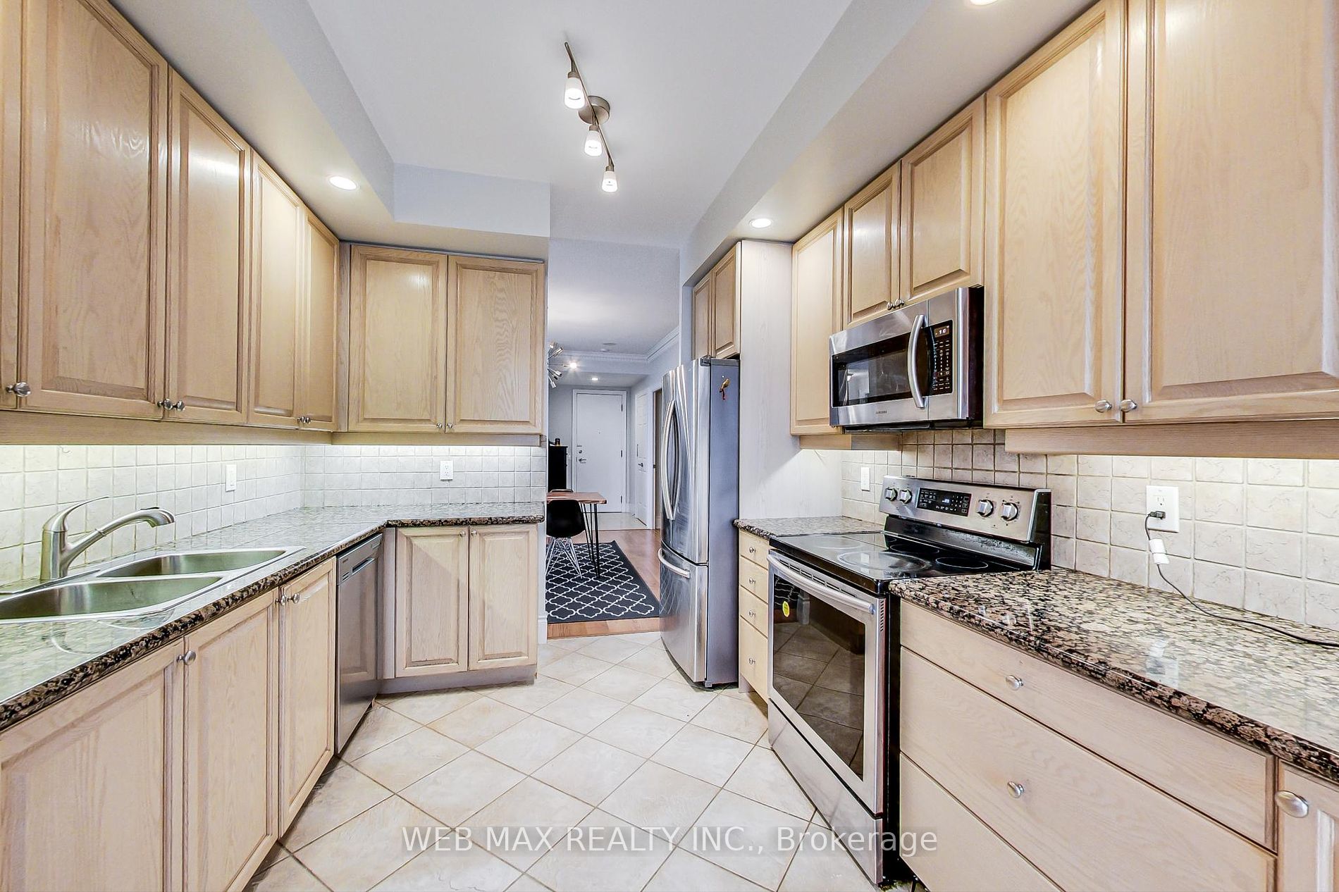 5233 Dundas St W, #2318
