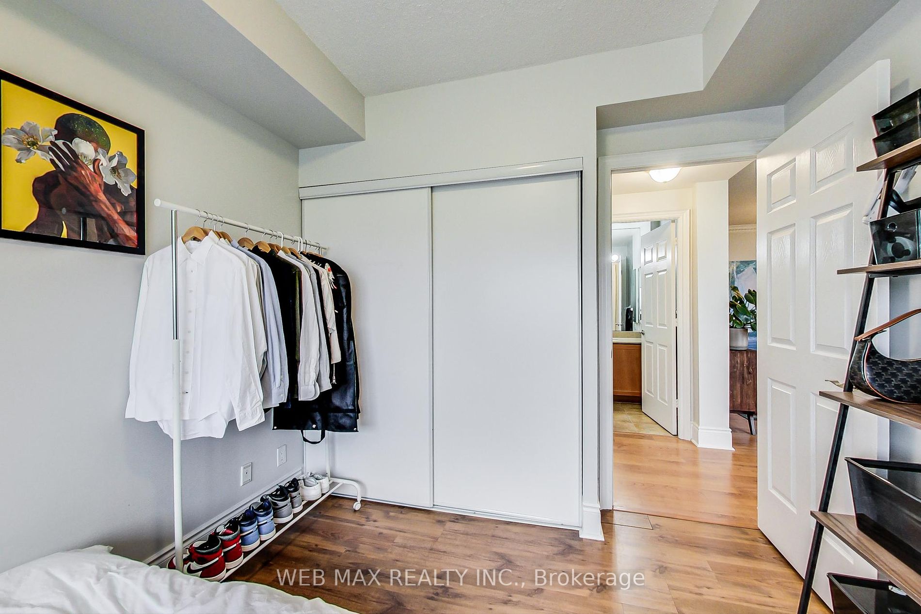 5233 Dundas St W, #2318