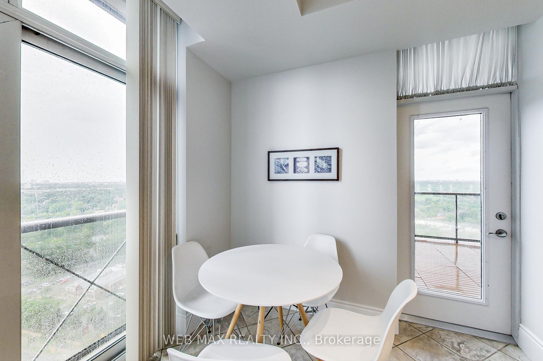 5233 Dundas St W, #2318