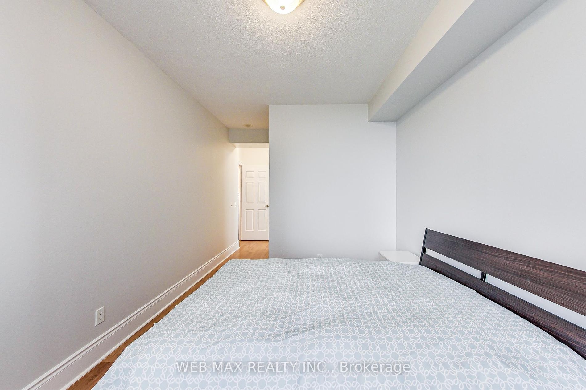 5233 Dundas St W, #2318