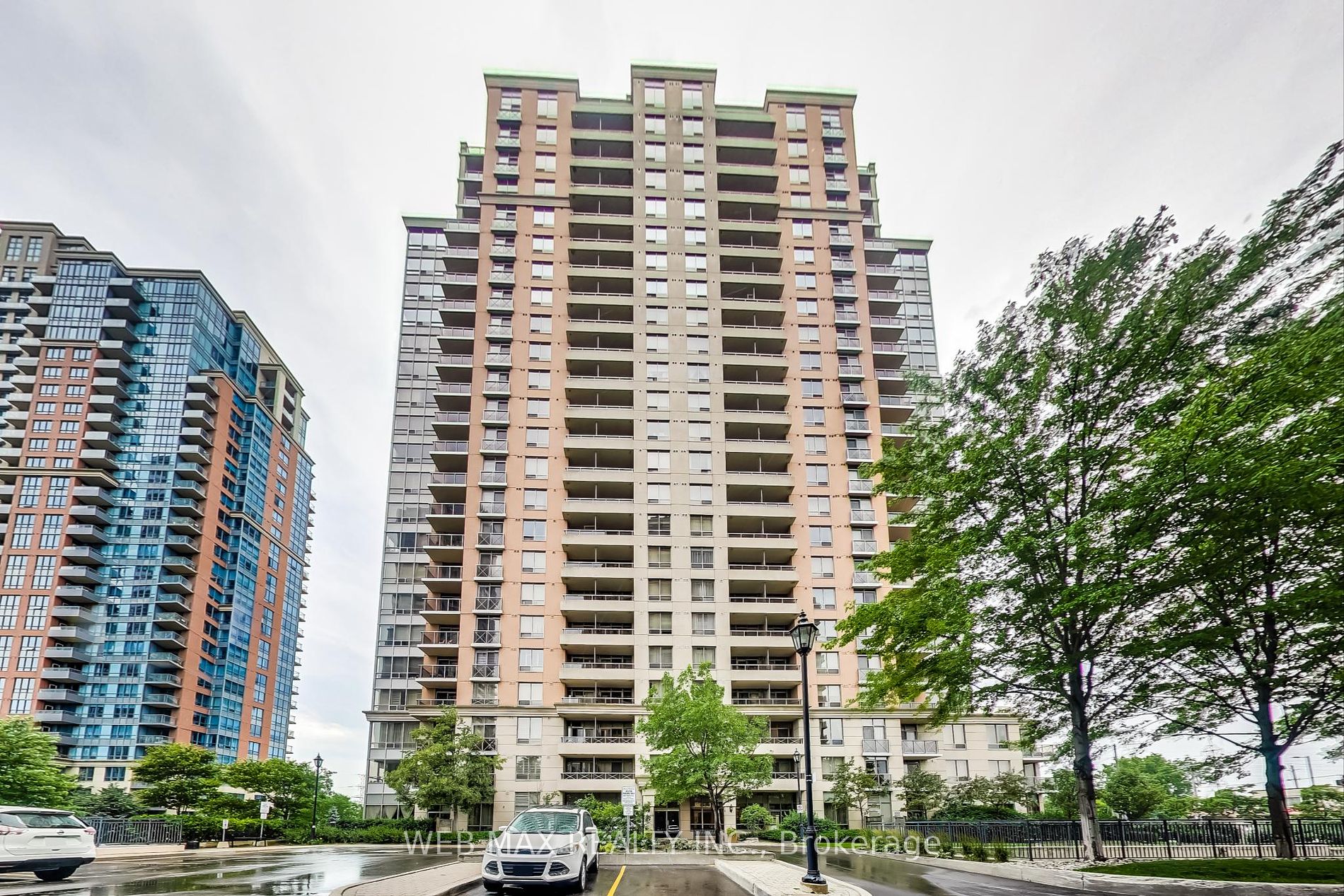 5233 Dundas St W, #2318