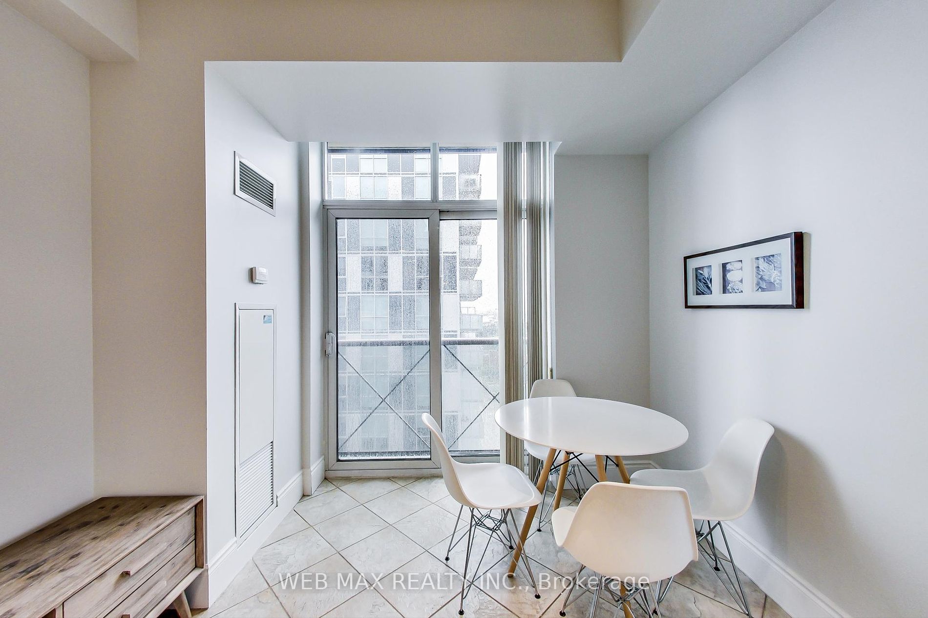 5233 Dundas St W, #2318