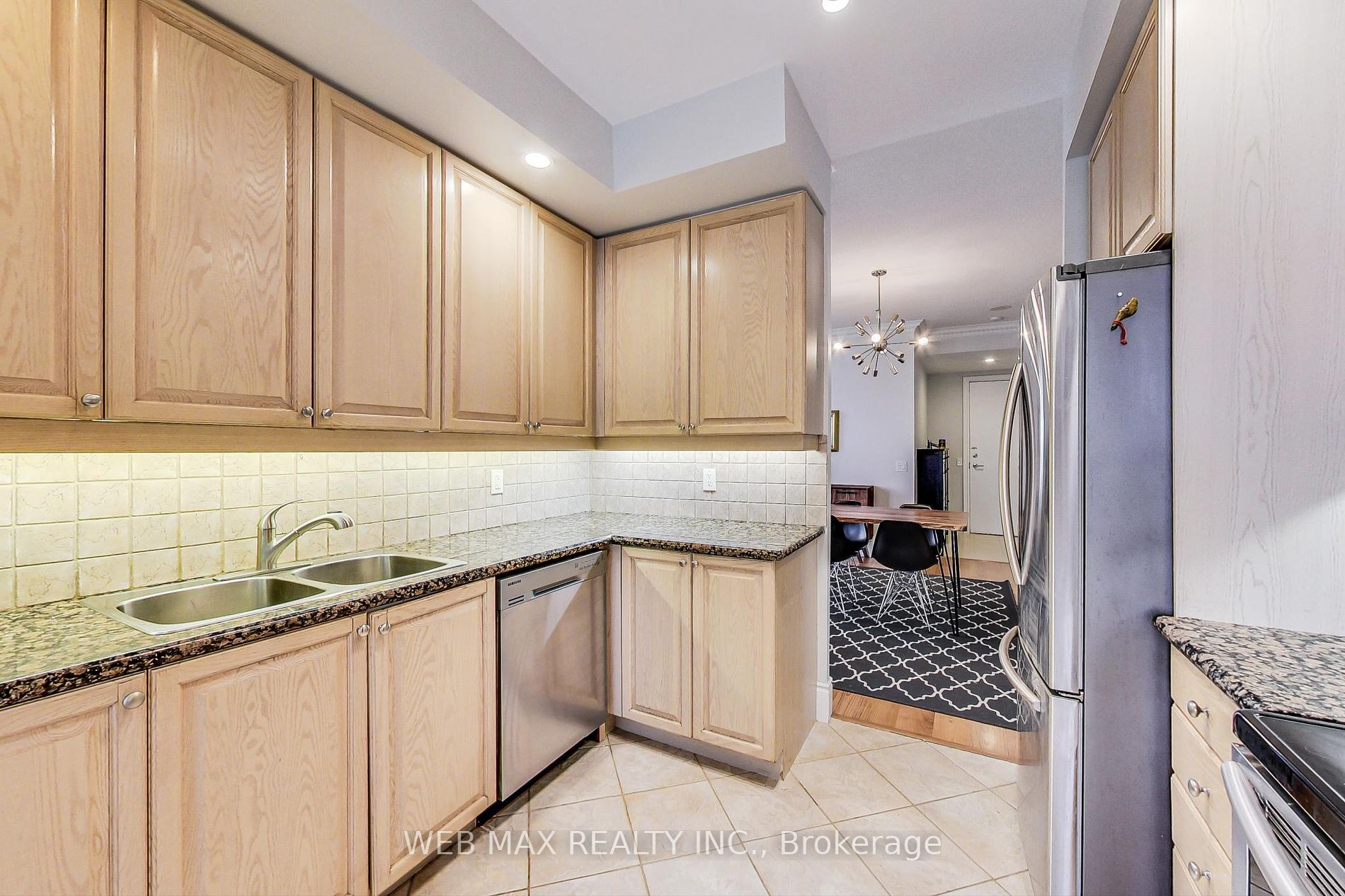 5233 Dundas St W, #2318