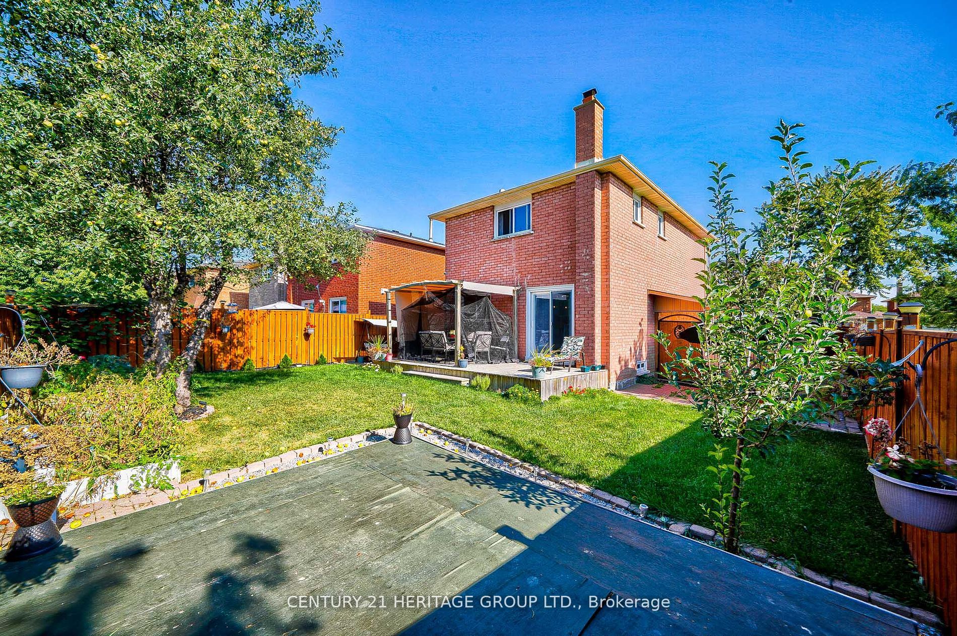 10 Shenstone Ave