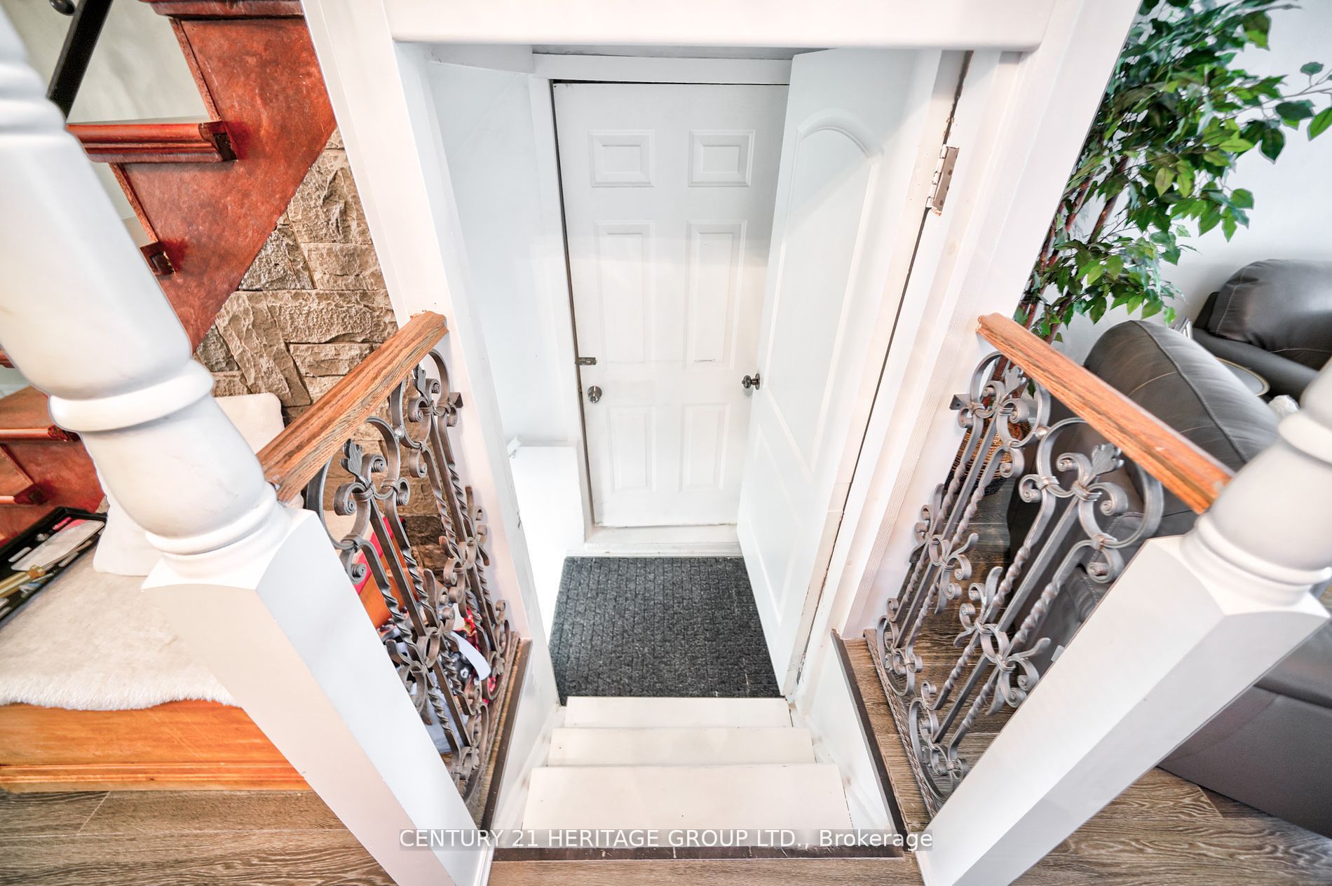 10 Shenstone Ave
