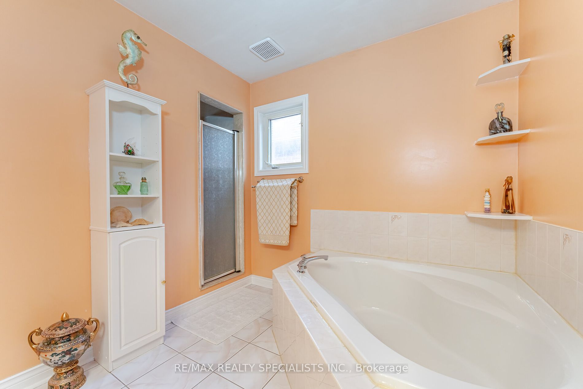 82 Fallstar Cres