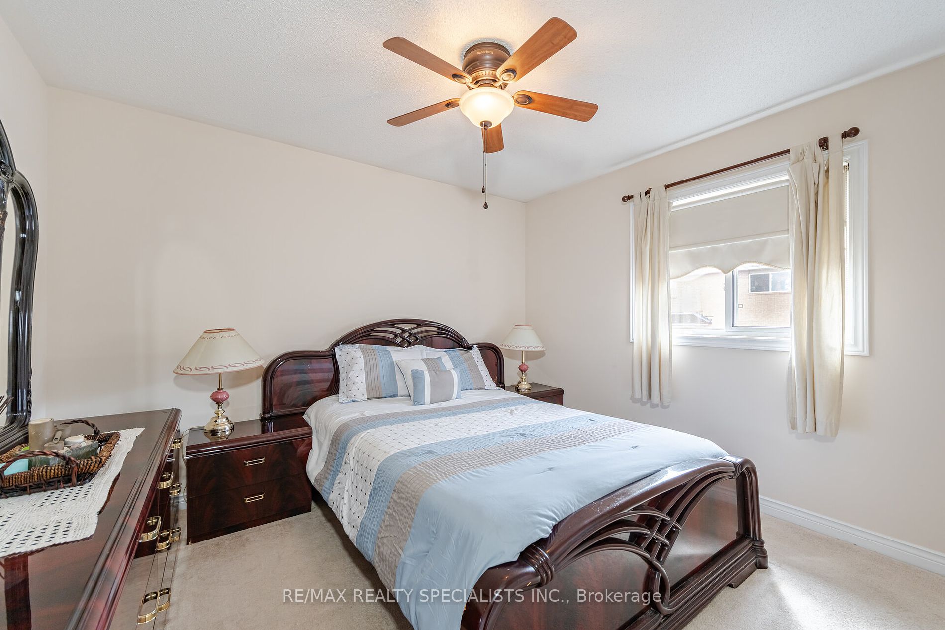 82 Fallstar Cres